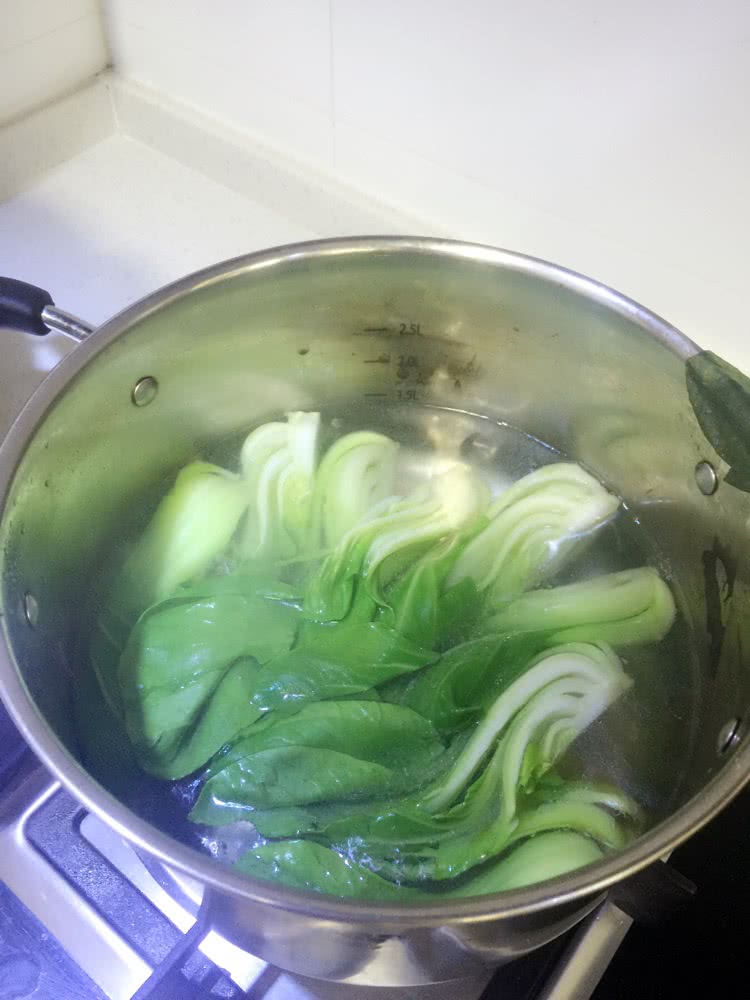 好吃好做的家常香菇油菜的做法图解2