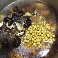 猪脚黄豆的做法图解9