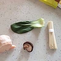 鸡肉香菇蔬菜面的做法图解1