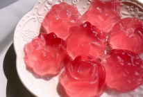 火龙果皮做的红宝石果冻，粉嫩Q弹，简单好吃的做法