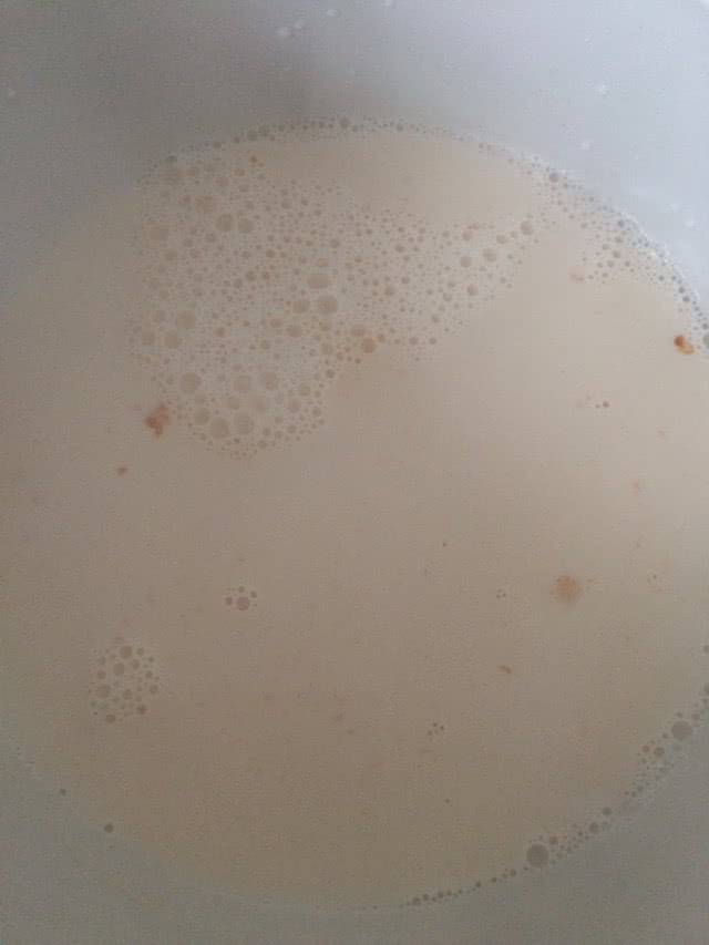 快手焦糖奶茶的做法图解2