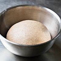 #感恩节烹饪挑战赛# 拥有完美黄金线的黑全麦提子干吐司的做法图解5
