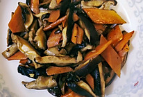 素食-香菇炒胡萝卜的做法