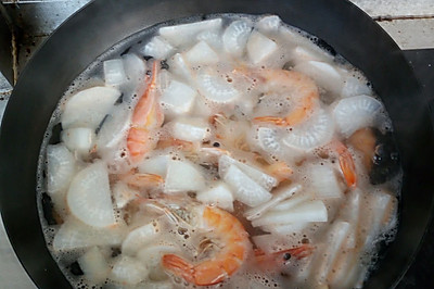 白萝卜大虾汤