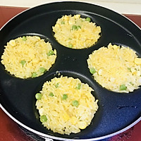 #换着花样吃早餐#新花样~杂蔬鸡蛋米饭饼的做法图解4