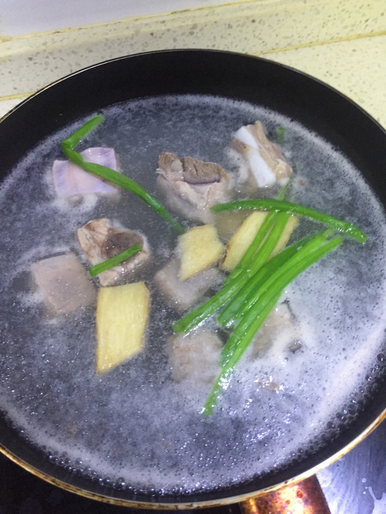 腐乳排骨的做法图解1