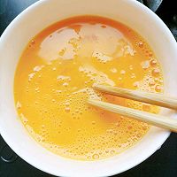 青椒西红柿炒鸡蛋的做法图解2