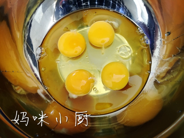 宝宝辅食---不上火的【蒸蛋糕】的做法图解1