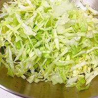 捞汁圆白菜的做法图解2