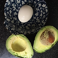 牛油果鸡蛋沙拉的做法图解1