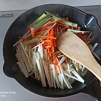 小炒三丝（茭白，芦笋，胡萝卜）的做法图解6