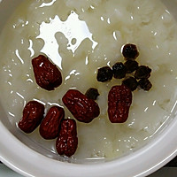 白木耳枸杞红枣龙眼羹  滋补养颜的做法图解4