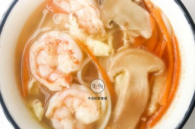 鲜虾松茸菌菇汤｜牛佤松茸食谱