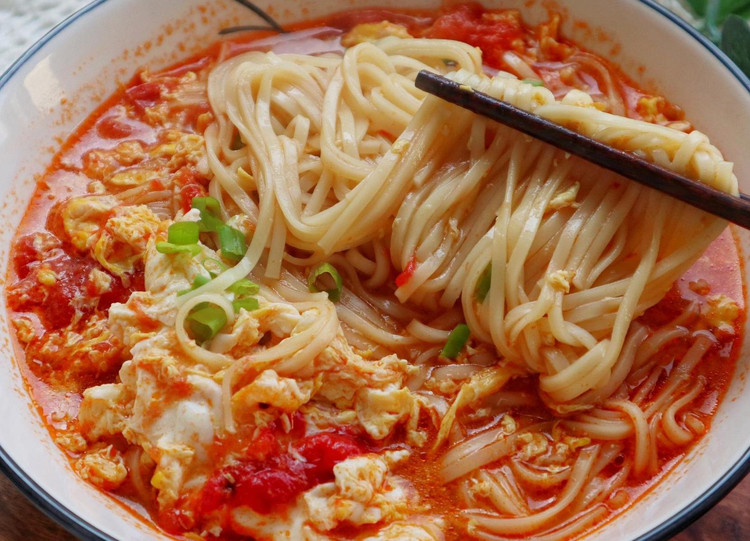 西红柿鸡蛋汤面，早餐来一份！的做法