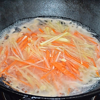 凉拌酸辣土豆丝的做法图解2