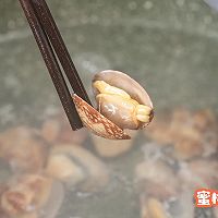 消暑下火家常菜【丝瓜芋头花甲汤】鲜到没边！的做法图解2