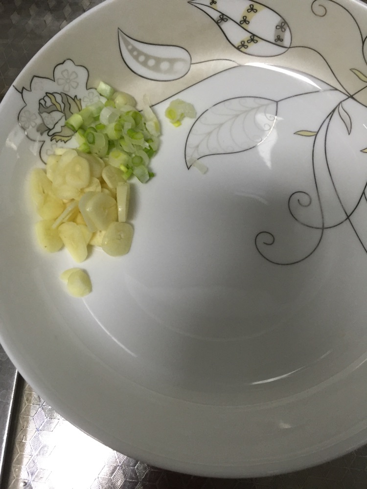 酸汤肥牛的做法图解1