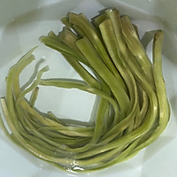 捞汁贡菜的做法图解2