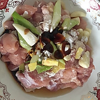 家常菜-香菇滑鸡(香菇蒸鸡)真功夫版-二个关键点让鸡肉嫩滑的做法图解2