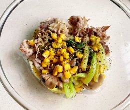 easy轻食1: 肥牛蔬菜沙拉（熟）的做法