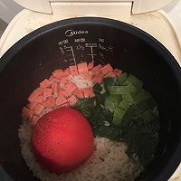 电饭锅做的番茄饭的做法图解1