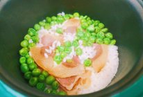 云南春日宴～火腿豌豆焖饭（龙抬头）的做法