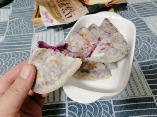 柔软拉丝的紫薯饼