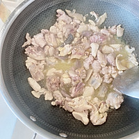 芋儿炖鸡的做法图解1