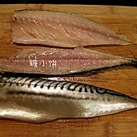 【黑椒盐烤鲭鱼Mackerel】附：内脏清理及鱼肉分片的做法图解10
