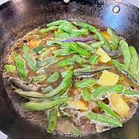 东北菜猪油土豆炖豆角的做法图解4