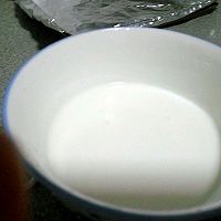 炒酸奶的做法图解1