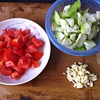 丝瓜炒西红柿的做法图解2