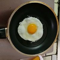 凉拌煎鸡蛋，煎鸡蛋新吃法（第一次做）小白的做法图解1