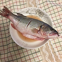 清蒸鲈鱼的做法图解1