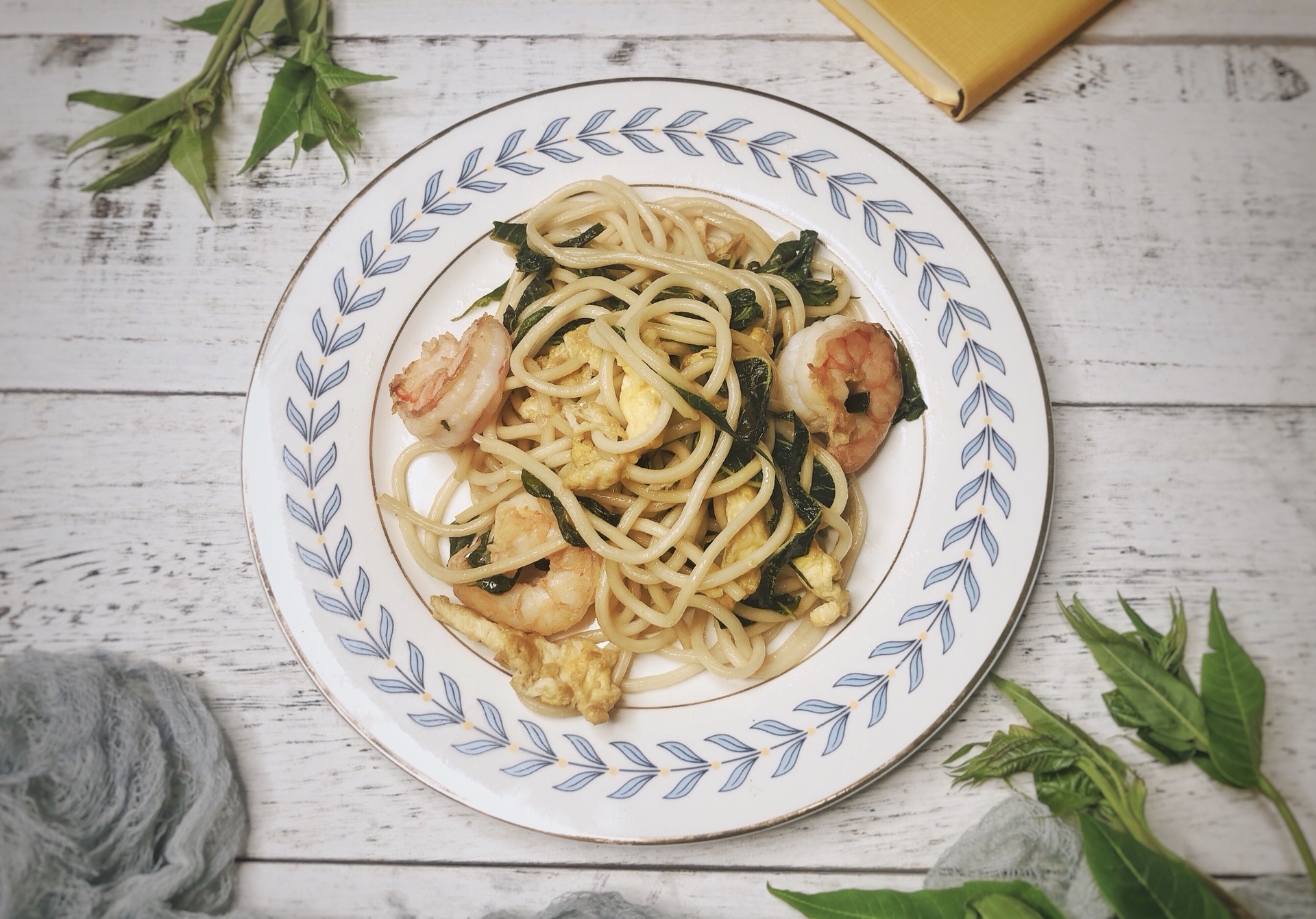 Noodles with Chinese toon and shrimp