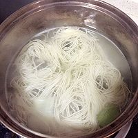 鳕鱼蔬菜面的做法图解3