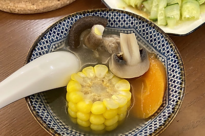 厨房小白汤篇——简单快手玉米香菇排骨汤