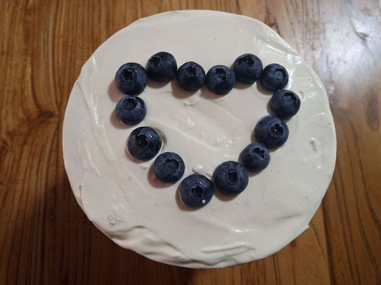 六寸蓝莓奶油蛋糕的做法