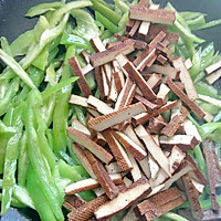 豆干炒辣椒的做法图解3