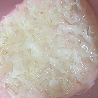 冰糖雪梨银耳莲子百合桂圆汤的做法图解1