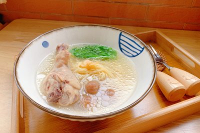 下雨天必备早餐：营养暖胃的鸡汤面
