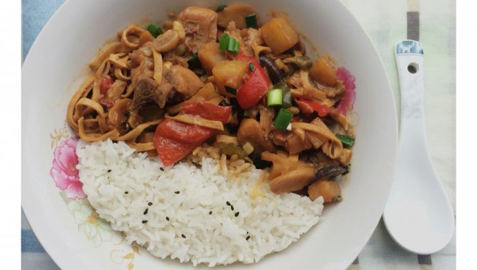 黄焖鸡米饭