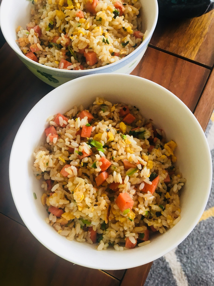酱油蛋炒饭的做法