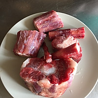 养生牛尾萝卜汤的做法图解1
