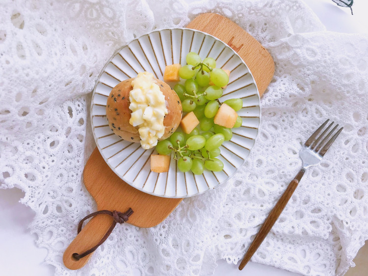 鸡蛋沙拉三明治—附自制健康沙拉酱的做法