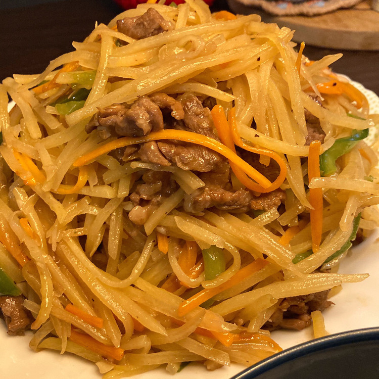 土豆丝炒牛肉【家常菜】的做法