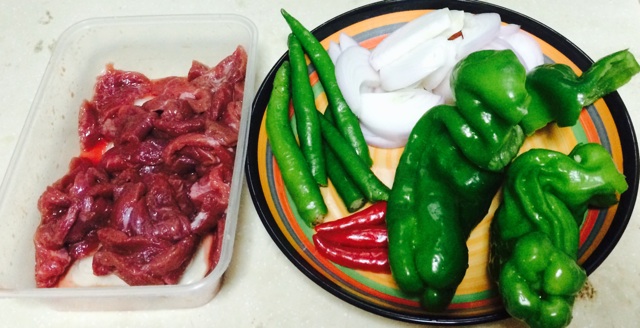 微辣葱椒爆牛肉|超下饭|养老公不重样的做法图解1