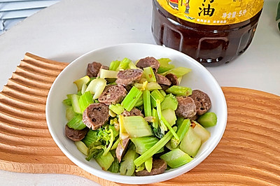 西芹炒牛肉丸
