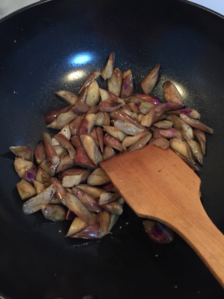 肉末茄子的做法图解1