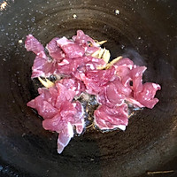 口蘑青椒炒肉的做法图解6